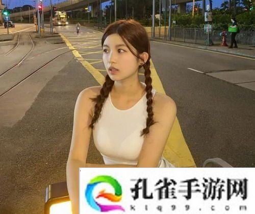 隔壁女邻居3,情感纠葛与邻里互动的真实写照,网友:情节跌宕起伏，真让人惊叹！